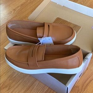 NWT - Men's - Avenue - Tan Loafers